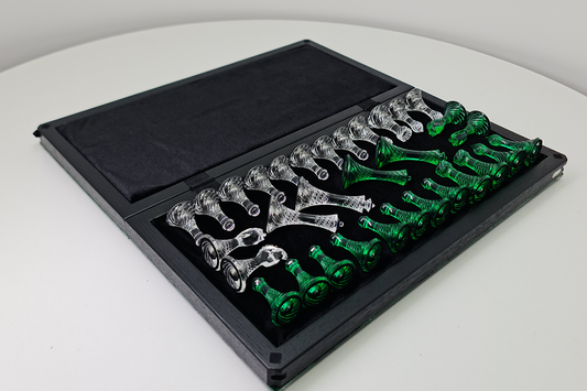 Эксклюзивные шахматы: "Jad Imperial" – зеленые и прозрачные шахматы из закаленного стекла, 50x50 см