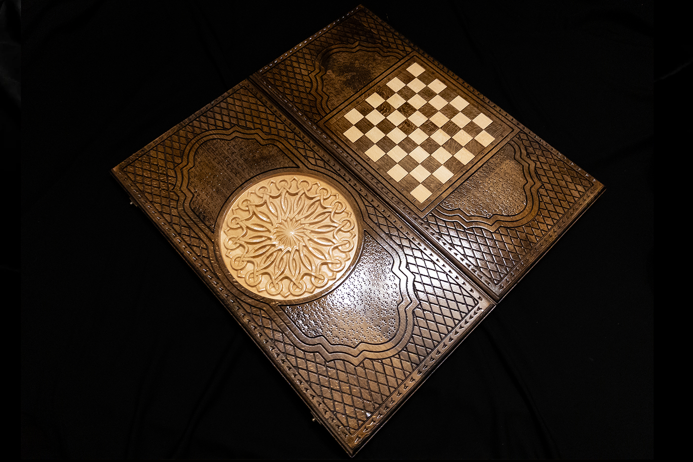Талисман Дечебала из золота – Набор (шахматная доска + шашки), 60×60 см, бук