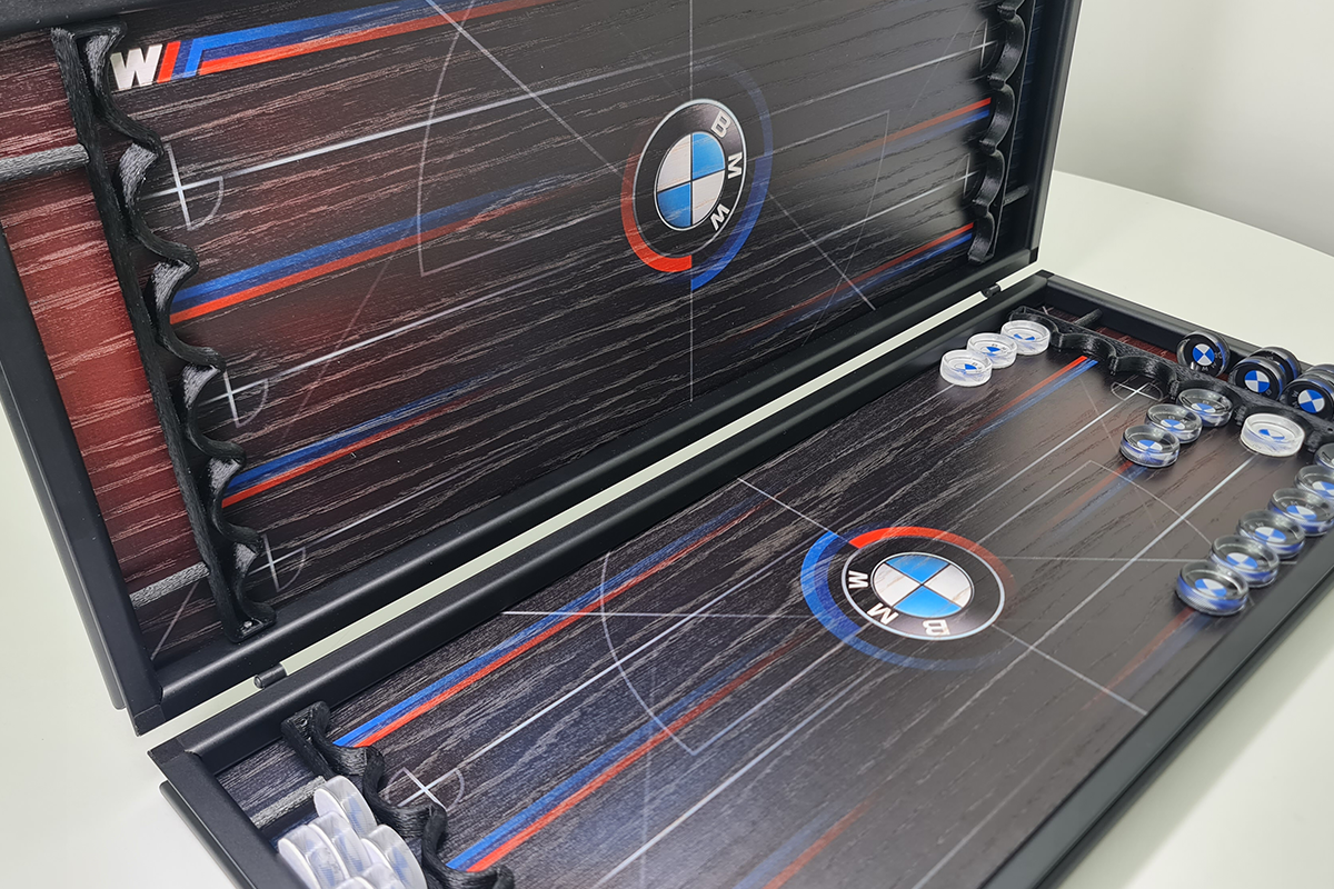 Эксклюзив: «BMW Heritage» – нарды из дубового шпона