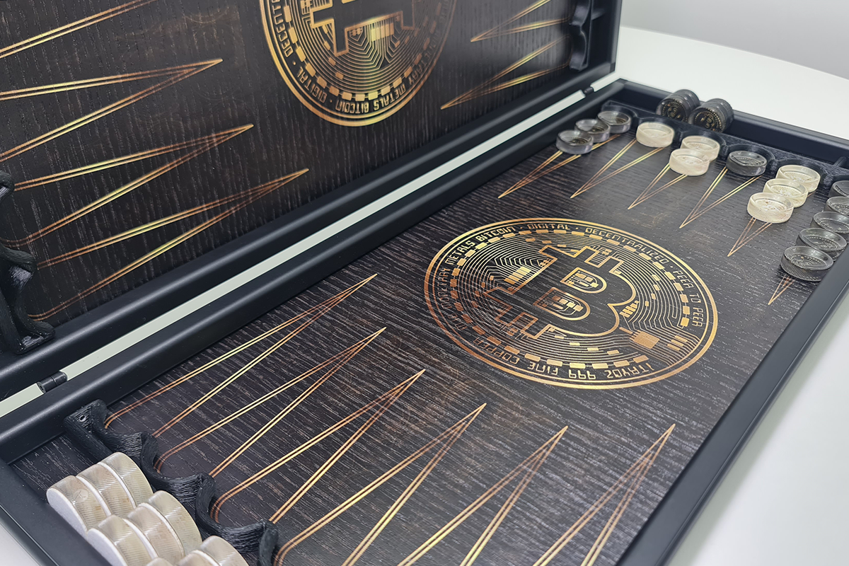 Exclusive: „Crypto Edition” din furnir de stejar