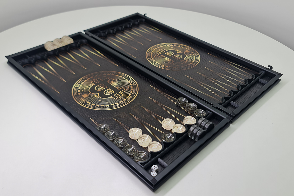 Exclusive: „Crypto Edition” din furnir de stejar
