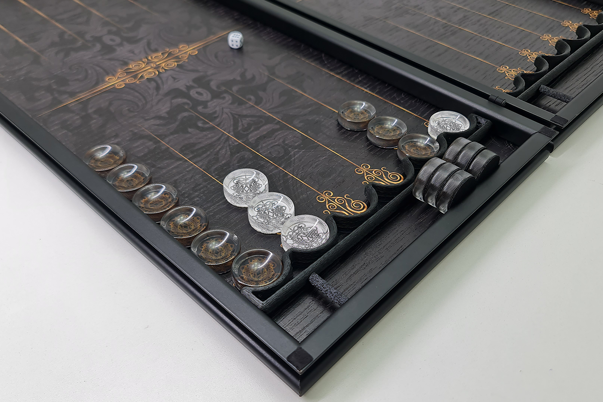Exclusive: „Ornamentul Regal” din furnir de stejar