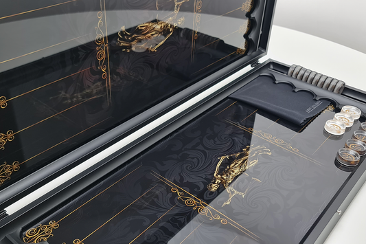 Эксклюзив: "Вечная справедливость" из закалённого стекла