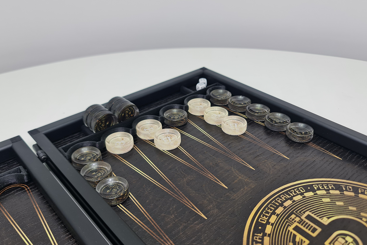 Exclusive: „Crypto Edition” din furnir de stejar